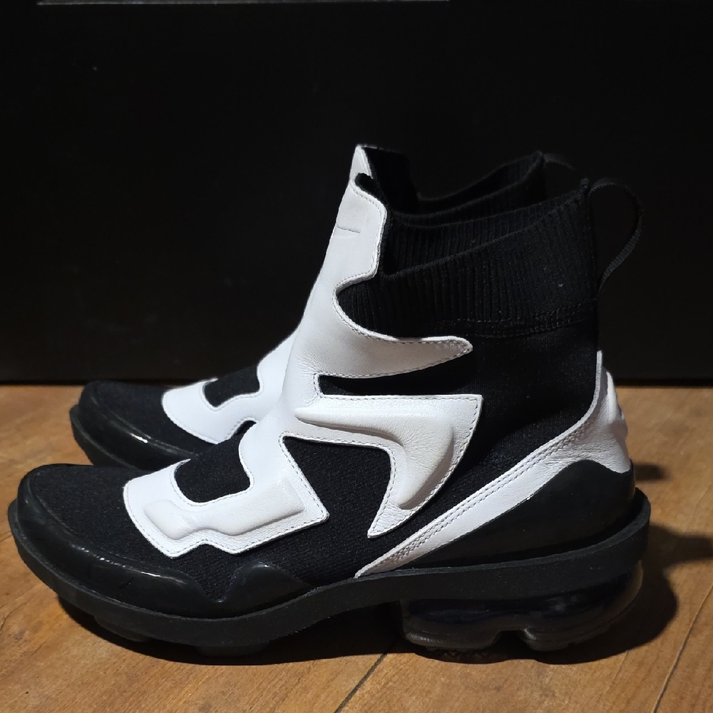 Nike Black and White Athletic Shoes
